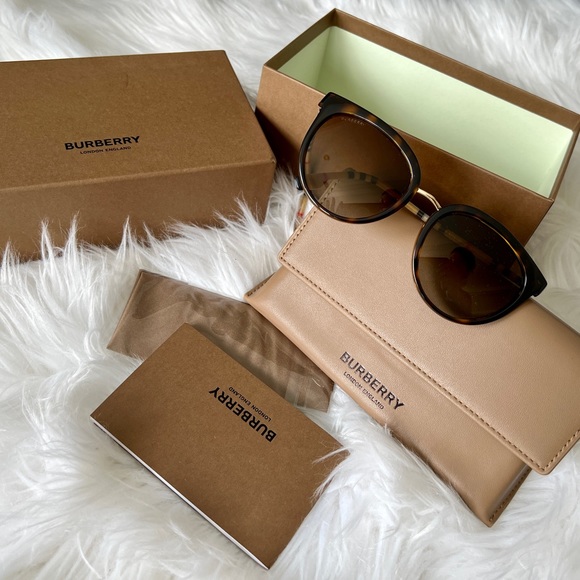 Sunglasses Burberry polarized - Picture 1 of 6